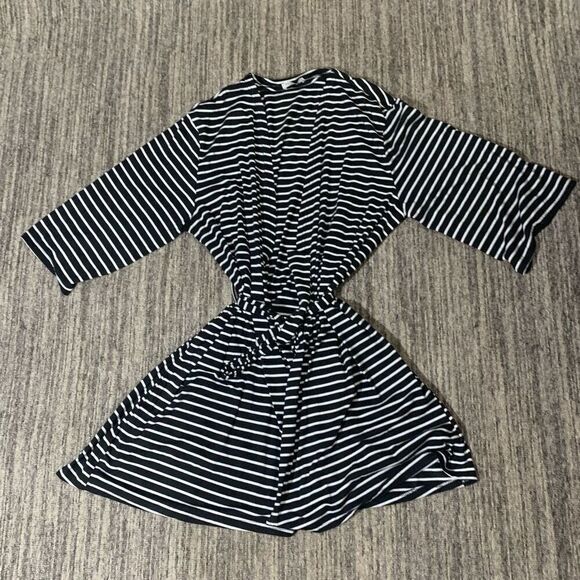Ekouaer Dresses & Skirts - Ekouaer Womens Size Large Robe Black White Stripe‎ 3/4 Sleeve Belted Stretch